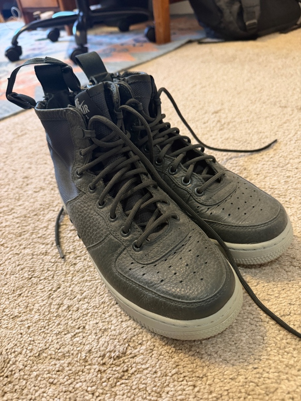 Nike Utility Air Force’s dark green high tops - Picture 3 of 5